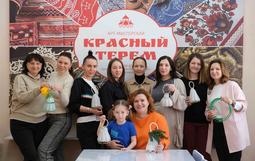 мастер-класс по плетению колокольчика из искусственного ротанга для наших мам из студии раннего развития детей "Солнышко"