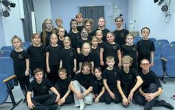 Юные актеры постигают искусство грима! ✨ 🎭