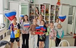 🌟 В объединении «Волшебная ниточка» прошла акция «Своих не бросаем», приуроченная ко Дню присоединения ДНР, ЛНР, Запорожской и Херсонской областей к Российской Федерации. 🌟