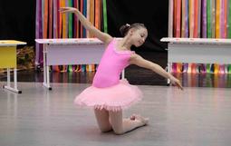 Наши юные артисты из хореографического ансамбля "Росинка" украсили праздник в студии раннего развития "Солнышко" своими яркими танцами!