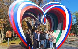 🌟 3 ноября наши девчонки из "Швейного клуба" посетили замечательный концерт в Городском саду, посвященный Дню народного единства! 🎶✨