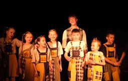 В нашем Центре прошел замечательный показ спектакля "Выворот - нашиворот" от образцовой театральной школы-студии "Гелиос"!