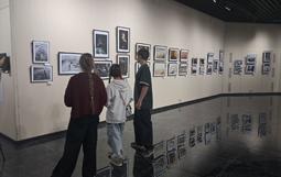 📸✨ Ребята из объединения "Фотокадрик" с огромным интересом посетили фотовыставку "Притяжение" в Краснодарском краевом выставочном зале изобразительных искусств! 🌟