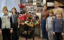 В честь этого исторического момента в клубе по м/ж «Романтики» прошла познавательная интерактивная беседа для учащихся. Ребята узнали о значимых военных датах января и февраля Великой Отечественной войны, погрузились в атмосферу тех страшных лет.