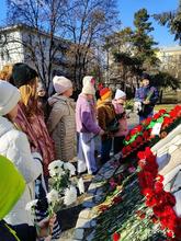 В рамках акции "Вехи Победы", воспитанники клуба по месту жительства "Алые паруса" и их родители приняли активное участие в акции "Цветы у обелиска". Возложили цветы к монументу "Зенитка", по ул. Ставропольской, 88