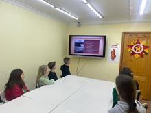 Учащиеся клуба "Олимпия" на мероприятии "Мы помним тебя, Сталинград!"