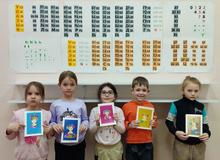 В рамках программы «Школа занимательных наук» наши маленькие творцы сделали замечательные открытки для своих мам и бабушек