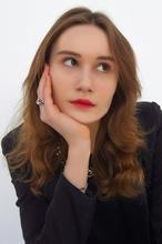  Башкатова Софья Александровна. Молодой специалист, увлечённый своим делом. Софья Александровна занимается профессиональной фотосъёмкой, а её любимый жанр — портрет. В настоящее время она продолжает обучение на художественно-графическом факультете, постоянно развивая свои навыки и вдохновляясь новым опытом. Можете посмотреть ее фотоработы.