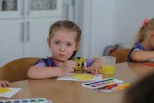 Наши славные малыши из студии раннего развития детей "Солнышко" трудятся над своими первыми шедеврами!