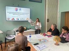 Педагогическая гостиная стала отличной площадкой для профессионального общения, где коллеги смогли обсудить актуальные вопросы и поделиться впечатлениями. Участники ушли с положительными эмоциями и ценным опытом, что, безусловно, поможет им в дальнейшей работе! 