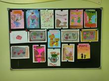 Участники мероприятия смогли создать своими руками уникальные подарки для своих мам: открытки, поделки и небольшие сюрпризы. Атмосфера была наполнена радостью, смехом и творчеством. Каждый ребенок вложил в свои работы частичку любви, что сделало подарки поистине особенными