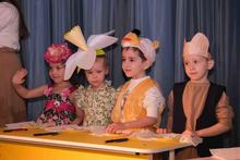 Конечно, не обошлось без проказ! Баба Яга и Леший очень старались задержать Зиму и не пустить к нам Весну. Но разве можно устоять перед талантом наших малышей? Они так трогательно и звонко пели песни, что даже лесные вредины не выдержали — их сердца оттаяли, и они с радостью открыли дорогу теплу! 