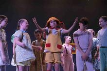 Желаем всем участникам удачи, вдохновения! Пусть сцена сегодня станет для вас местом настоящей магии 